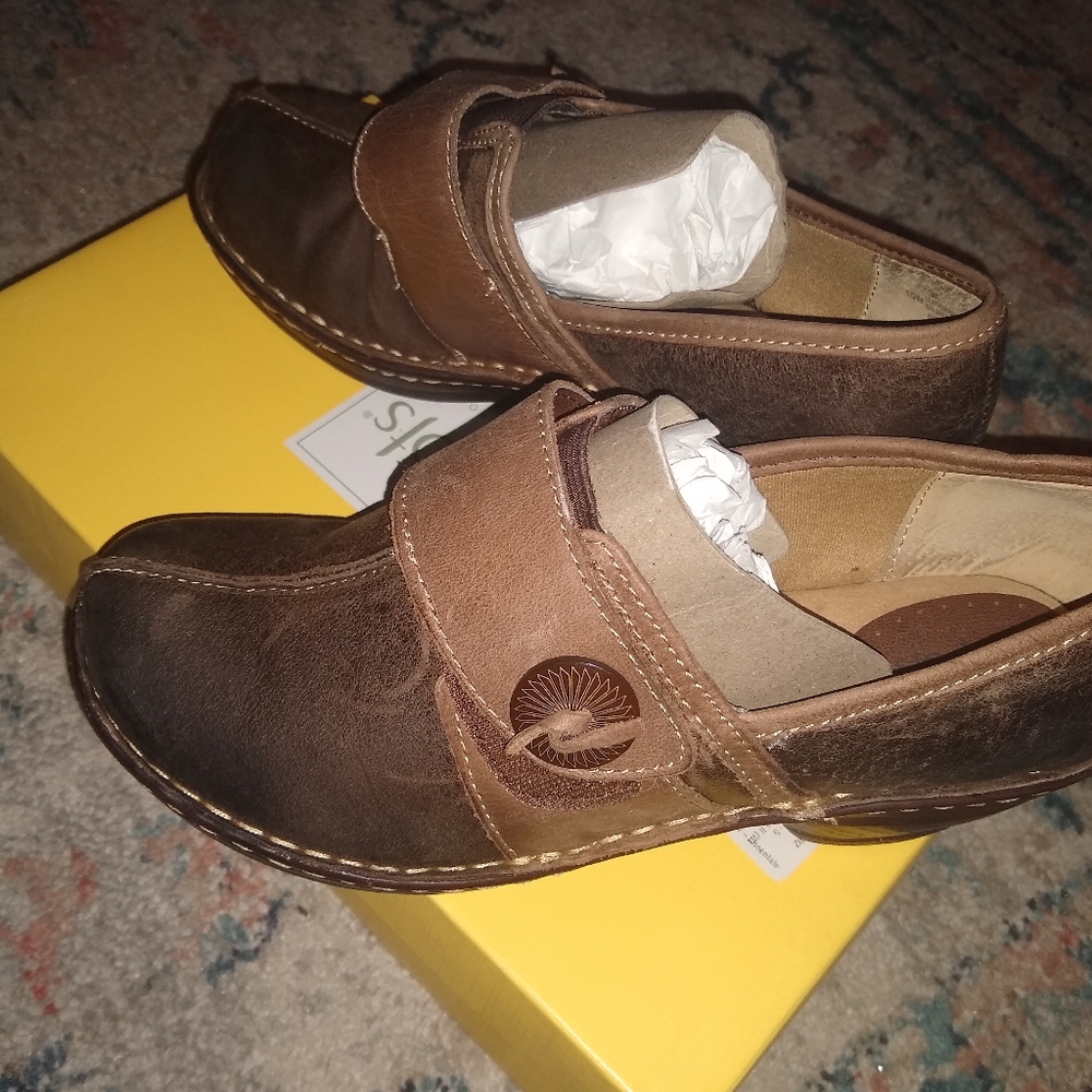 Shoes - Picture 3 of 3